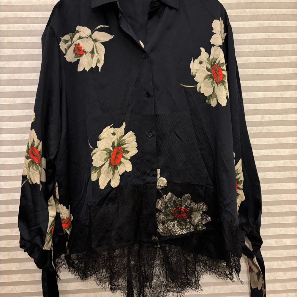 VINCE.‎ Gardenia Floral Print Tie Sleeve Silk Blouse w/added Lace Hem - Size M